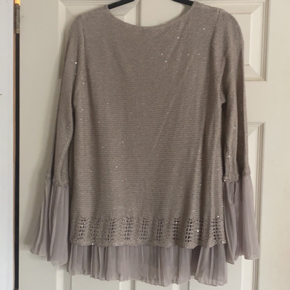 Knitted sequin sweater with ruffle underlay - Picture 2 of 3